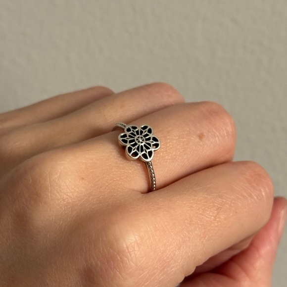 Pandora Jewelry - Pandora retired daisy lace sterling silver ring size 52 / 6.5